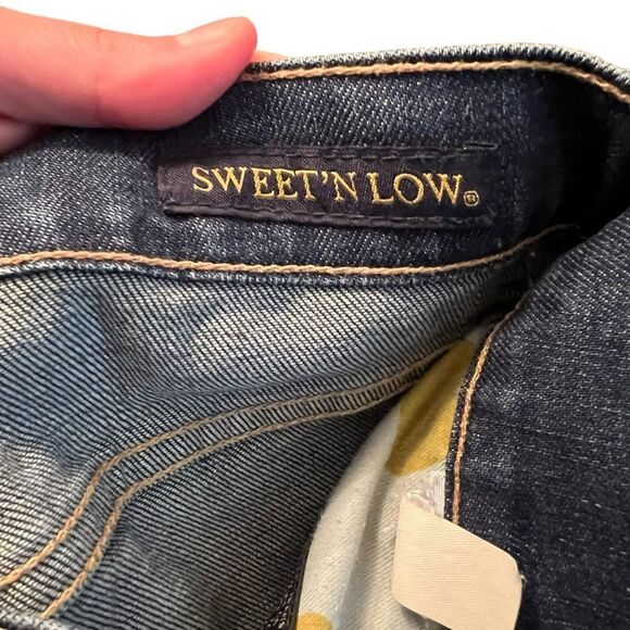 Lucky brand dark wash sweet n low boot cut jeans - Picture 4 of 7